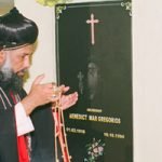 20080930_blessing_the_tomb1